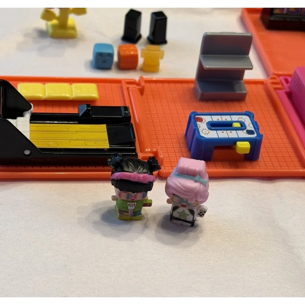 My Mini Mixie Q's Neon Arcade Playset & Accessories Complete Set Collectible